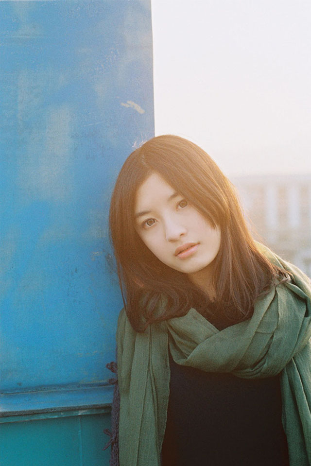 阳光女孩楼顶唯美写真-沐浴阳光