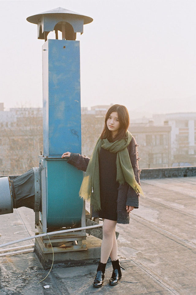 阳光女孩楼顶唯美写真-沐浴阳光