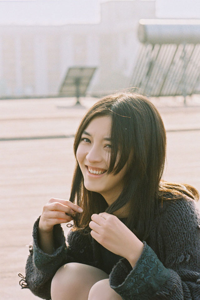 阳光女孩楼顶唯美写真-沐浴阳光