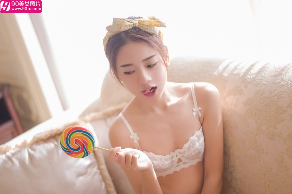 清纯棒棒糖美少女薄纱透明内衣写真