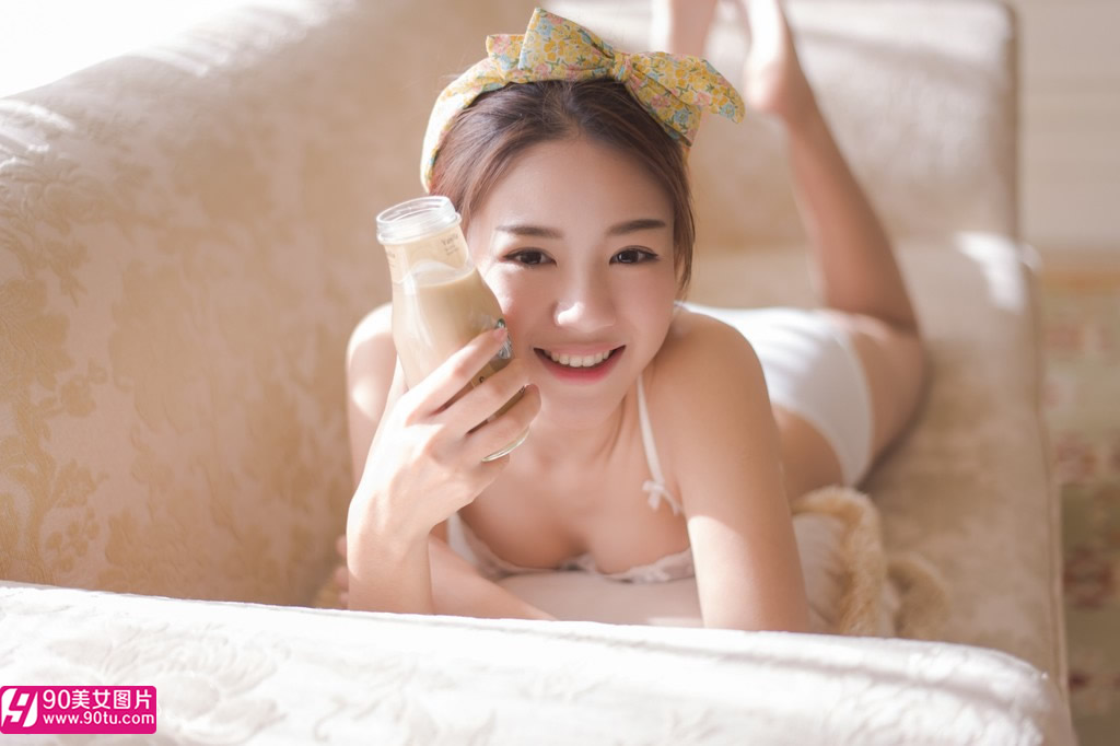 清纯棒棒糖美少女薄纱透明内衣写真