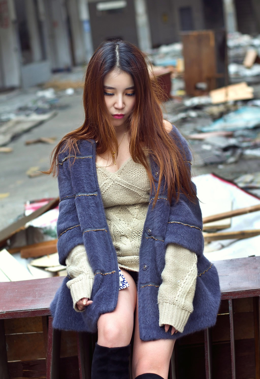 美胸妹子个性冬季唯美写真