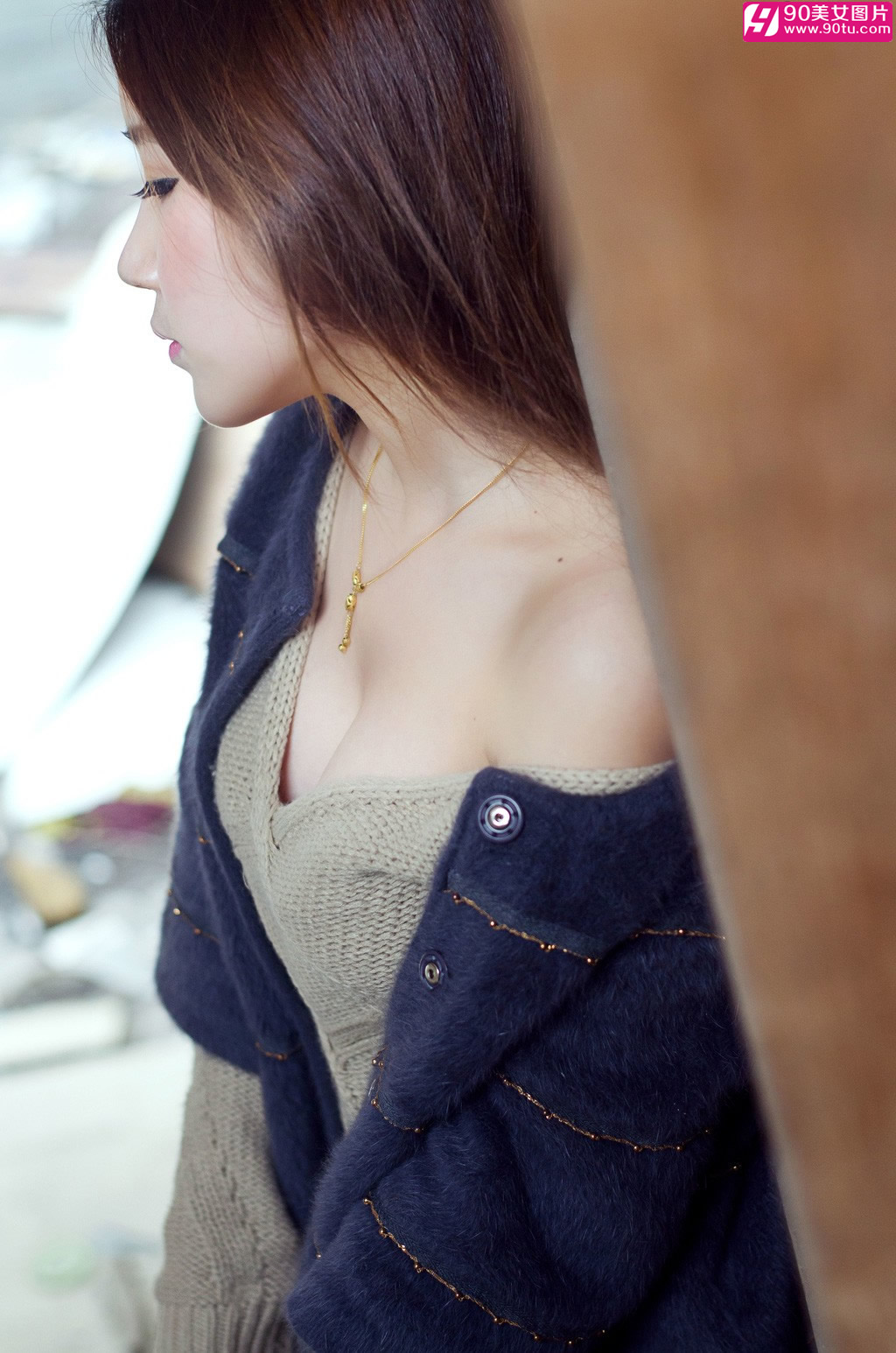 美胸妹子个性冬季唯美写真