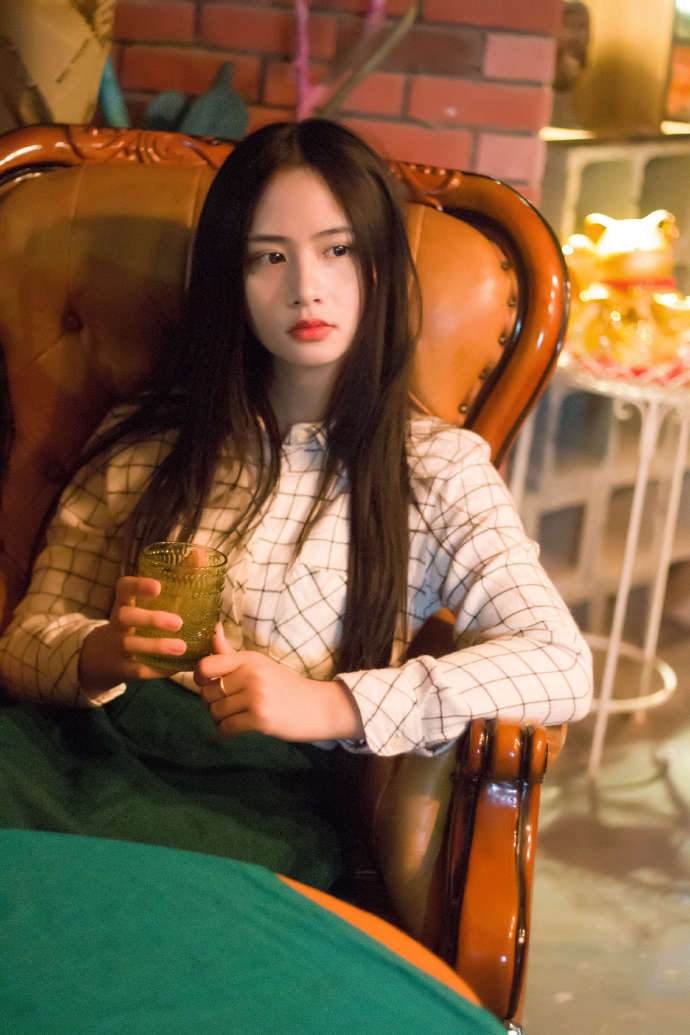 咖啡馆漂亮姑娘的忧伤