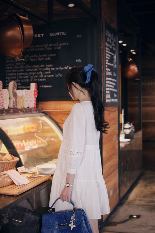 白裙女孩甜心呆萌写真