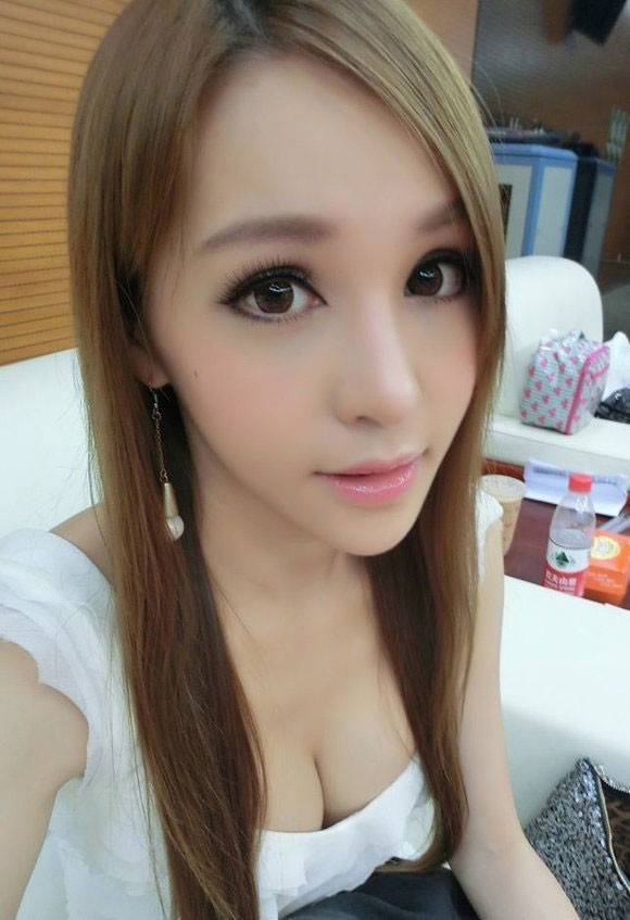 白小纯美女个性自拍唯美写真