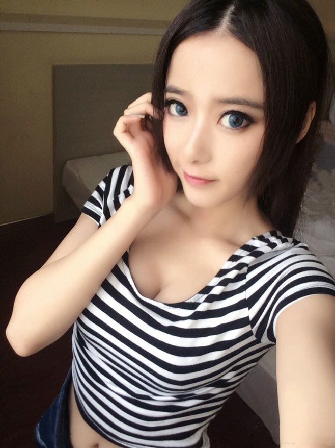 白小纯美女个性自拍唯美写真