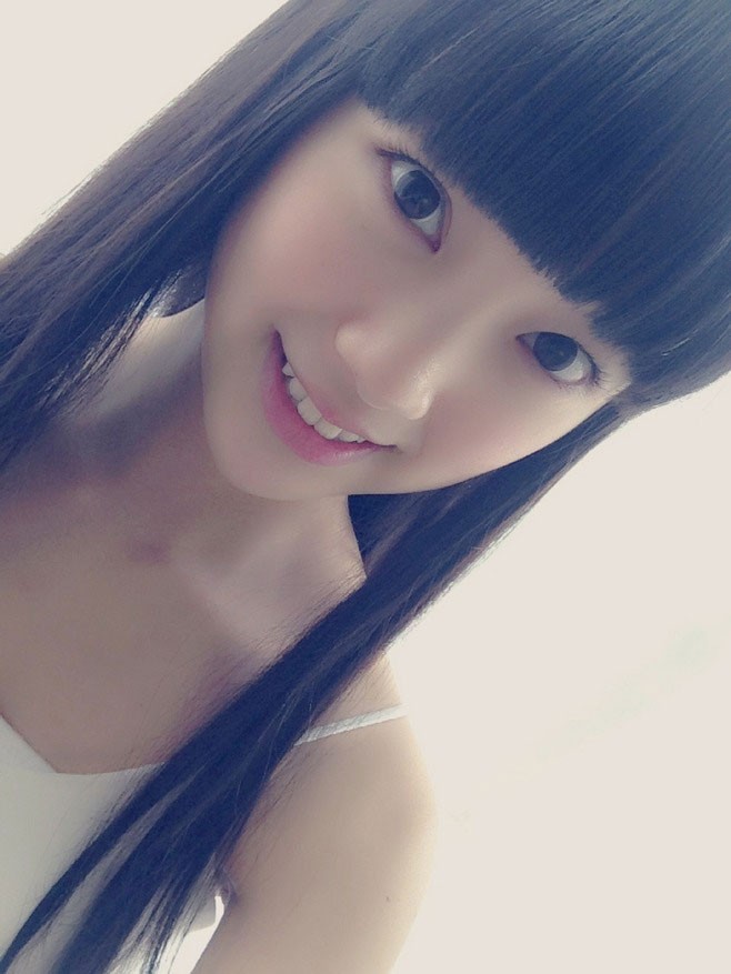 白皙娇嫩的纯妹子