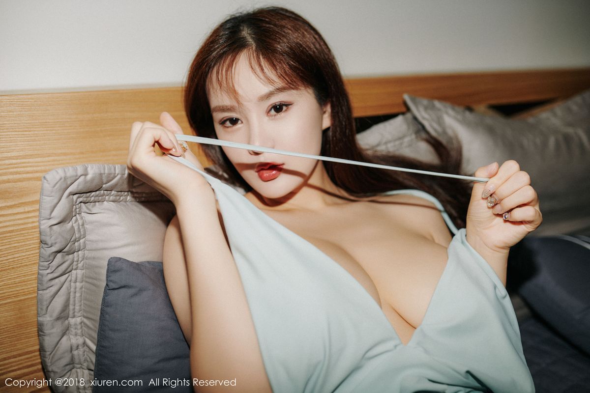 [XIUREN秀人网] 巨乳女神易阳Silvia超人类惹火身材性感屏霸写真 No.1216