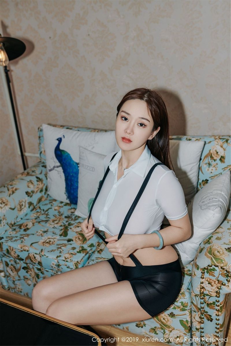 [XIUREN秀人网] 巨乳女神易阳Silvia惹火身材汹涌屏霸视觉诱惑写真 No.1413