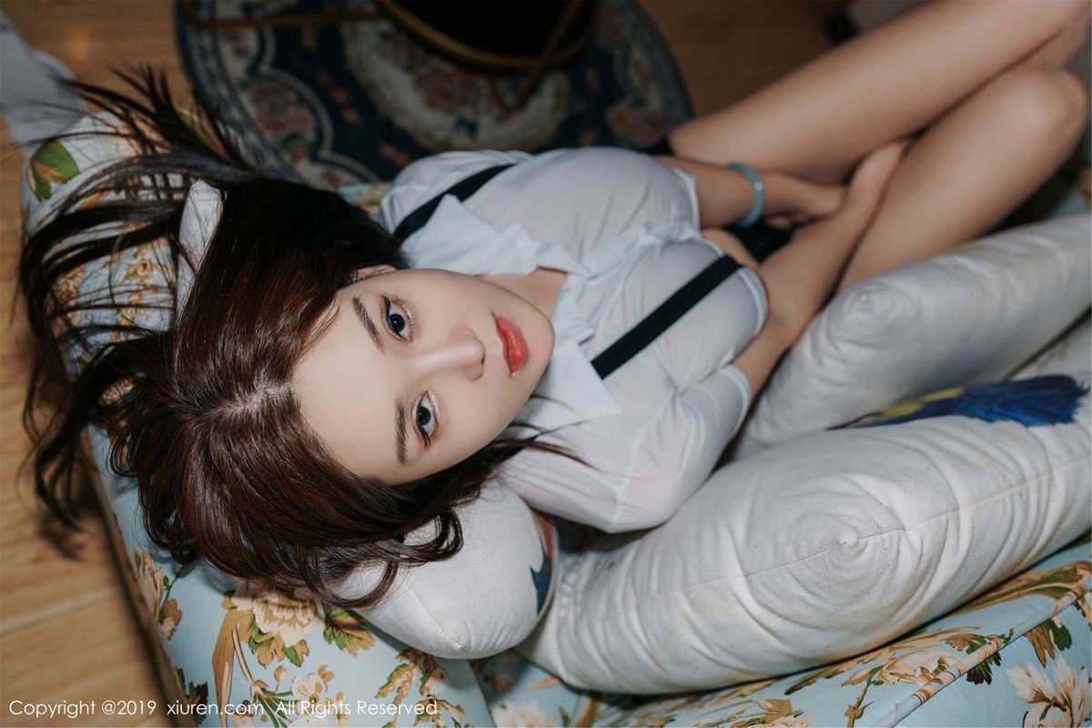 [XIUREN秀人网] 巨乳女神易阳Silvia惹火身材汹涌屏霸视觉诱惑写真 No.1413