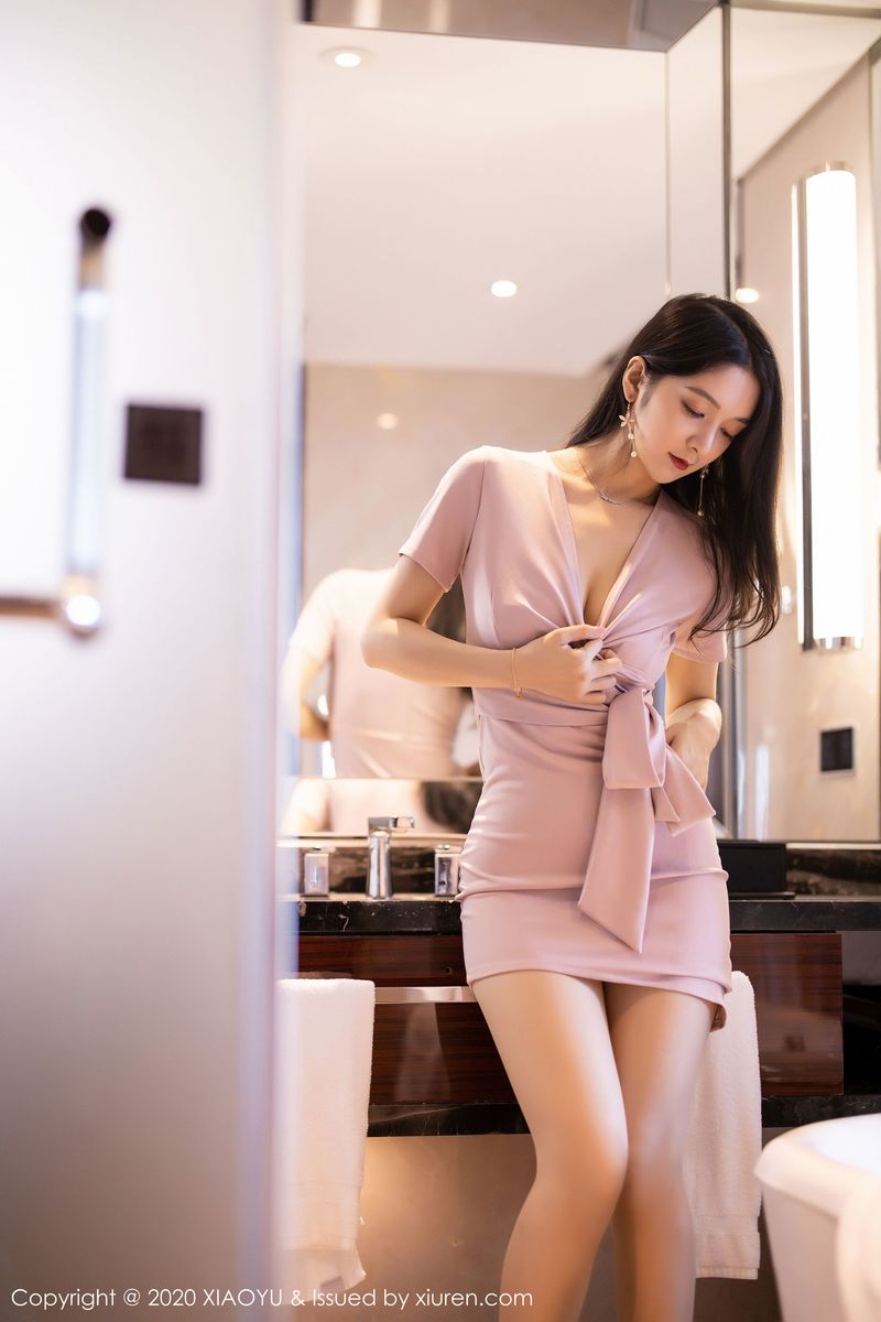 [XIAOYU语画界] 性感女神Angela小热巴玫瑰金色吊裙与丝袜诱惑写真 Vol.256