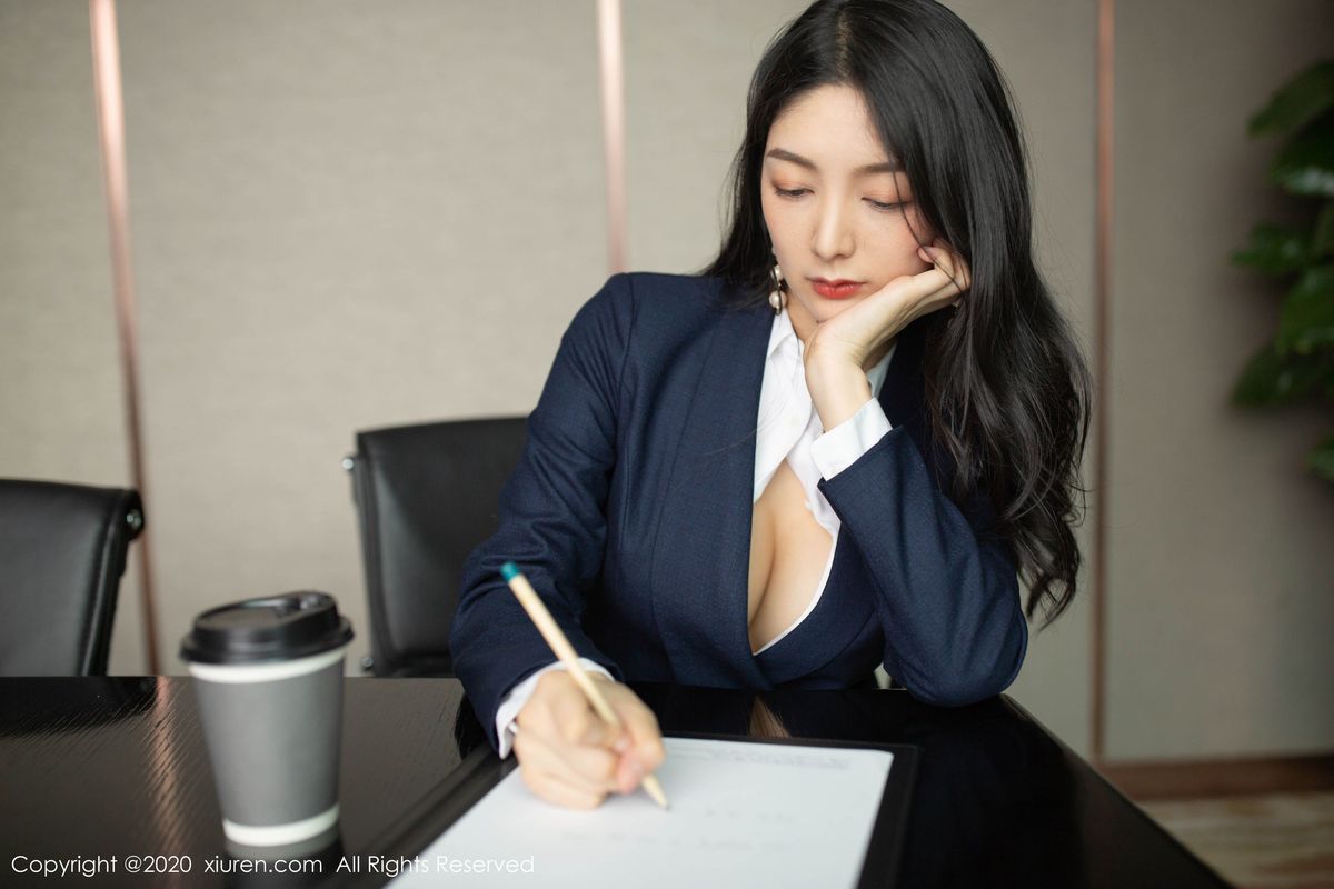 [XIUREN秀人网] 美女模特Angela小热巴酒店职业白领OL主题写真 No.2056