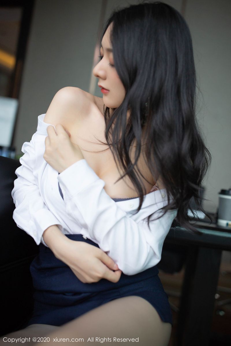 [XIUREN秀人网] 美女模特Angela小热巴酒店职业白领OL主题写真 No.2056