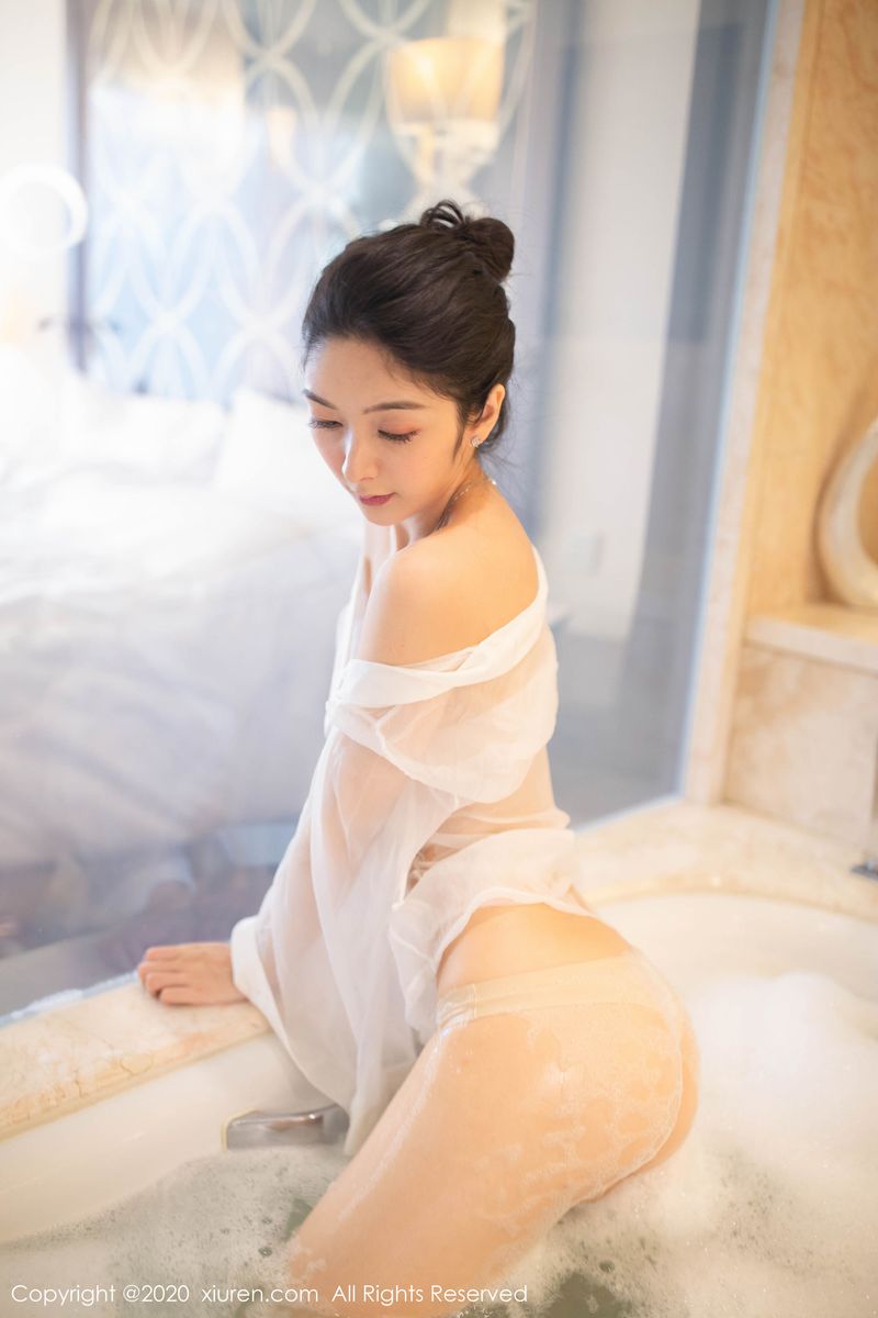 [XIUREN秀人网] 美女模特Angela小热巴浴室湿身诱惑淋漓写真 No.2063
