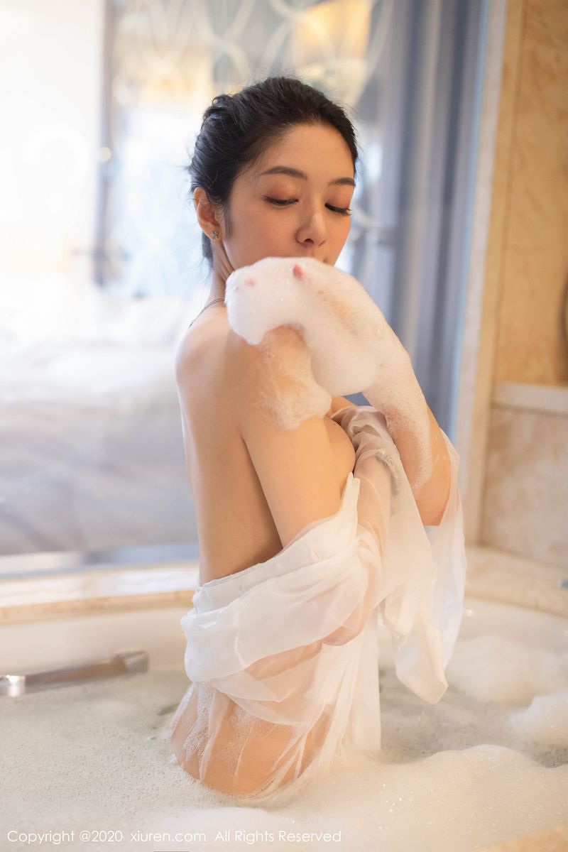 [XIUREN秀人网] 美女模特Angela小热巴浴室湿身诱惑淋漓写真 No.2063