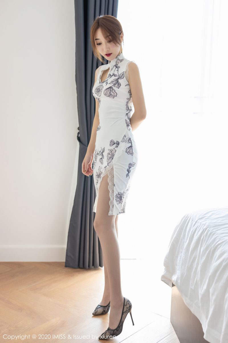[IMiss爱蜜社] 美女模特九月生优雅旗袍与清透丝袜娇柔欲滴写真 Vol.445