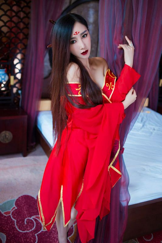 现代东方不败邹晶晶另类性感写真