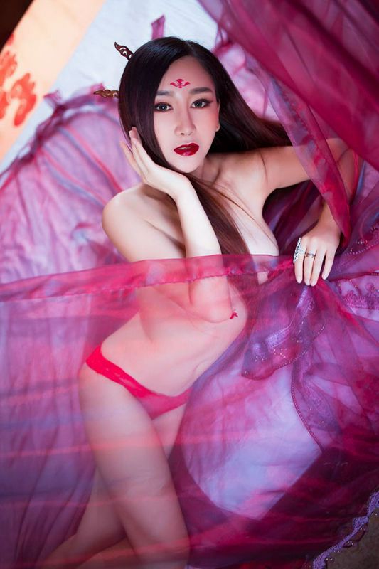 现代东方不败邹晶晶另类性感写真