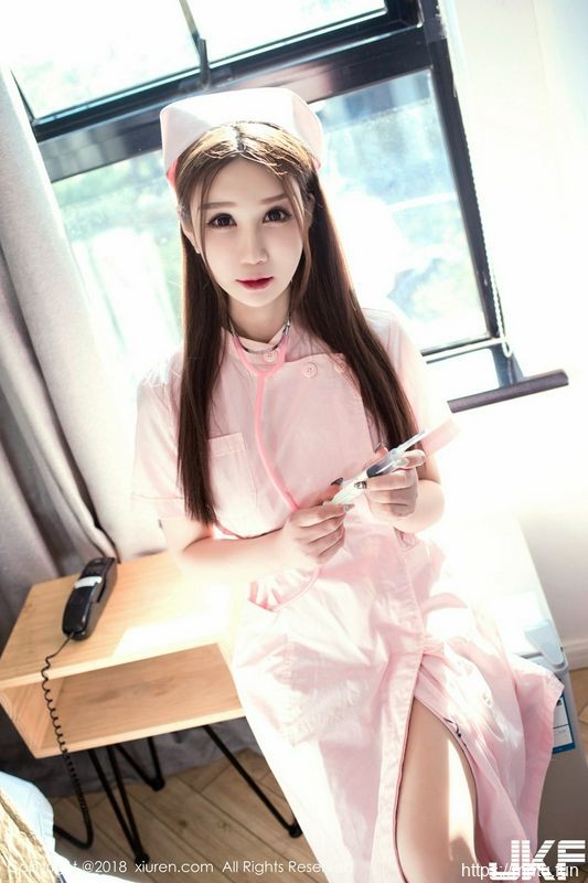 女神李宓儿私房粉色护士服黑色绑带内衣惹火诱惑写真