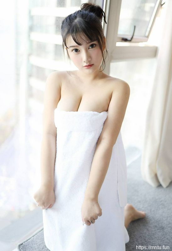 浑圆的美体小尤奈