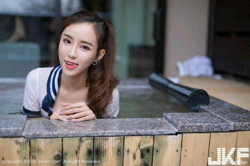 美女猫宝北海道旅拍温泉里高叉连体衣湿身秀豪乳诱惑写真