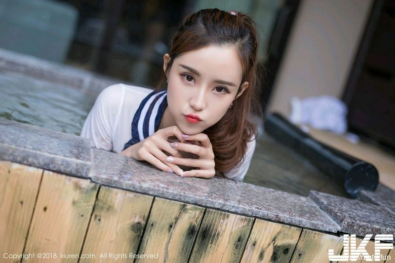 美女猫宝北海道旅拍温泉里高叉连体衣湿身秀豪乳诱惑写真