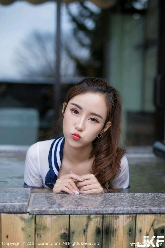 美女猫宝北海道旅拍温泉里高叉连体衣湿身秀豪乳诱惑写真