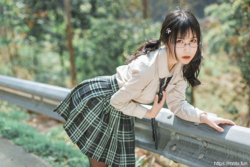 漫展JK女主野外露出