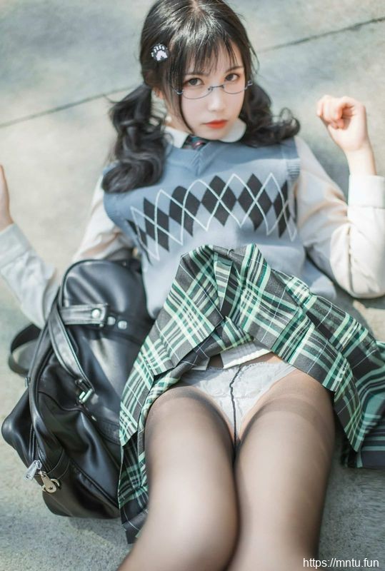 漫展JK女主野外露出