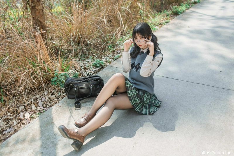 漫展JK女主野外露出