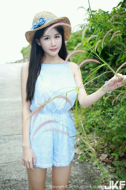 嫩模小沫琳苏梅岛旅拍泳池里白色浴巾裹身秀豪乳诱惑写真