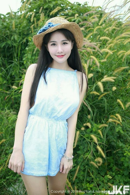 嫩模小沫琳苏梅岛旅拍泳池里白色浴巾裹身秀豪乳诱惑写真