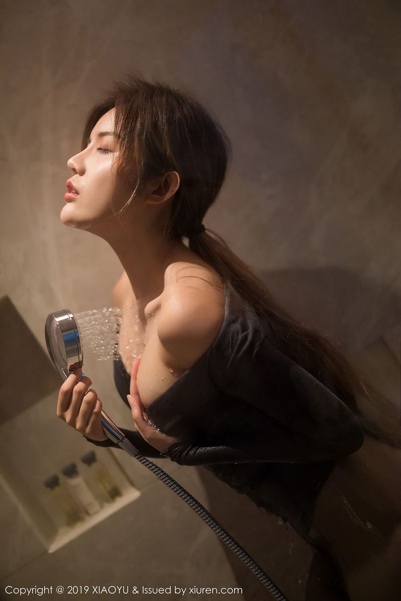 [XIAOYU语画界] 性感女神Cris_卓娅祺黑丝美腿浴室湿身私房写真 Vol.019
