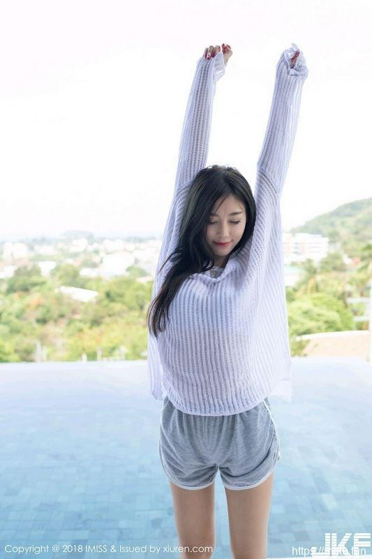 甜美女神杨晨晨泳池内衣柔和素净