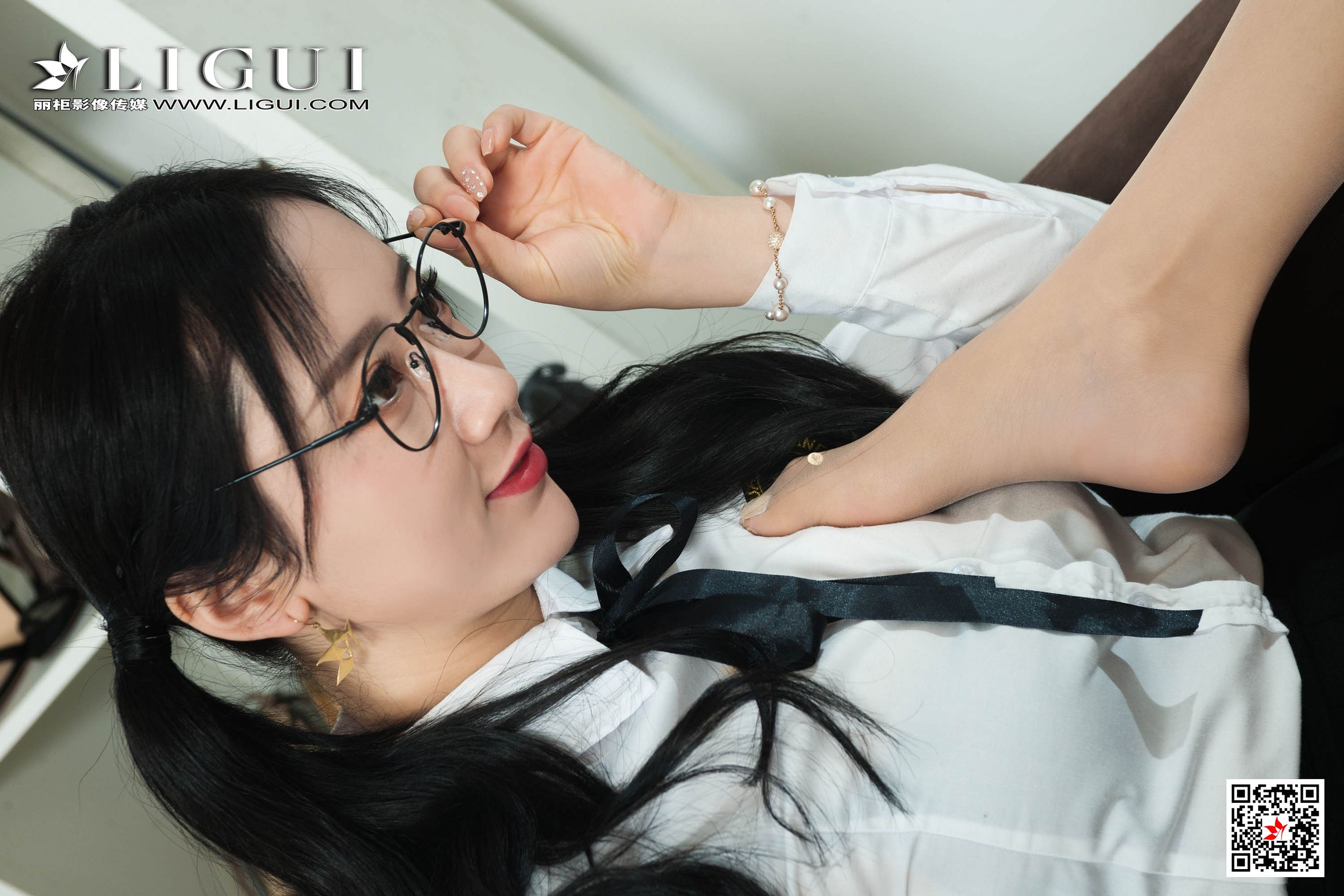 Model 然然&amp;文芮《双生学妹丝足诱惑》  [丽柜Ligui] 写真集