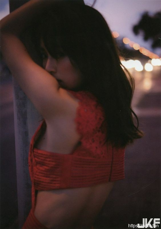 泉里香水着・グラビア画像11