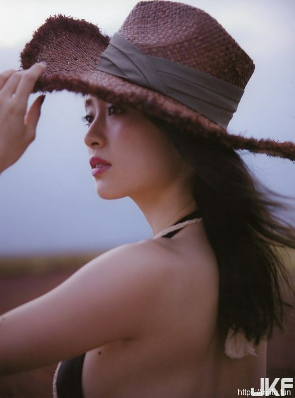 泉里香水着・グラビア画像11