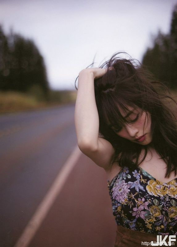 泉里香水着・グラビア画像11