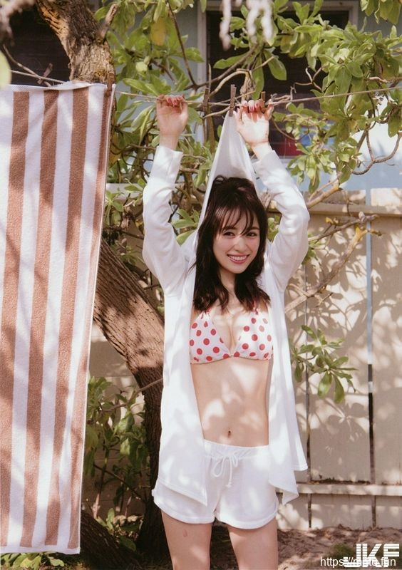 泉里香水着・グラビア画像11