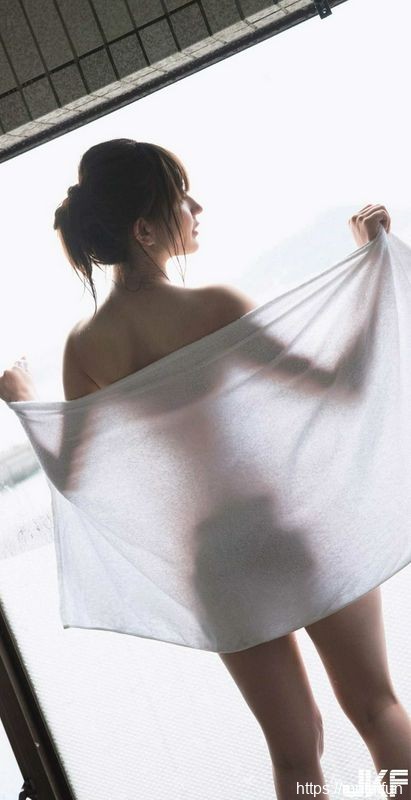 月城まゆ水着・グラビア画像2