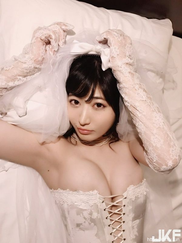 月城まゆ水着・グラビア画像2