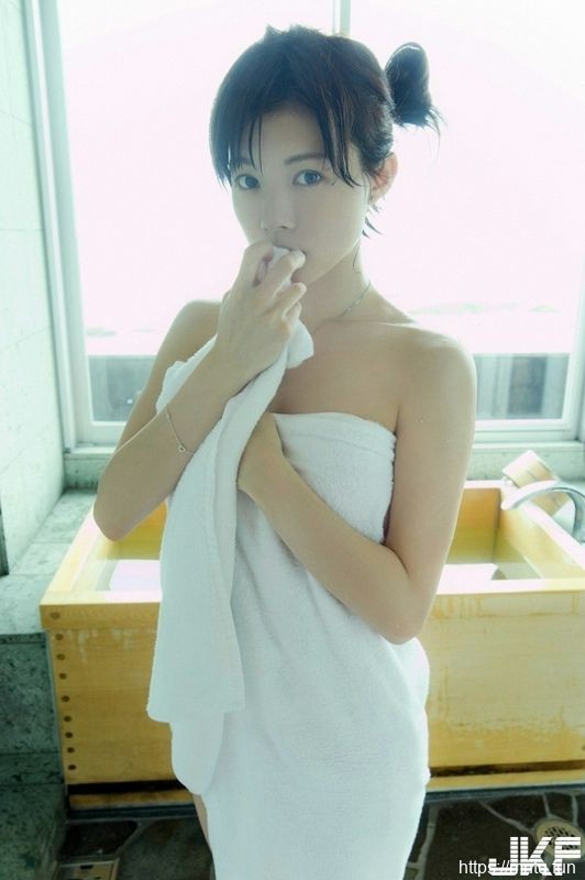 松川佑依子水着・グラビア画像12