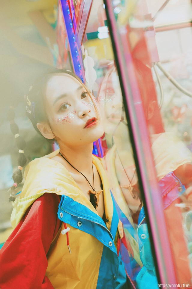 游戏厅叛逃少女猫咪连衣裙俏皮灵气十足