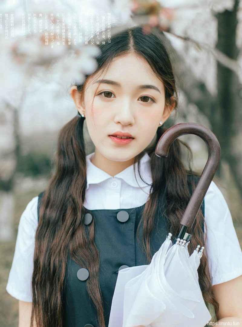 日系樱花双马尾纯真少女笑容甜美写真