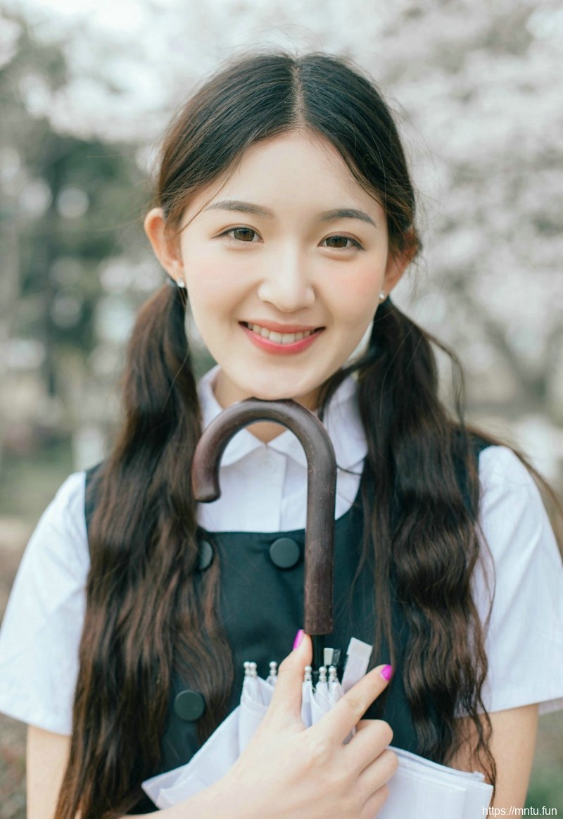 日系樱花双马尾纯真少女笑容甜美写真