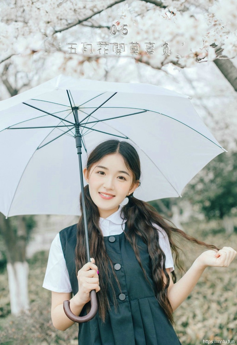 日系樱花双马尾纯真少女笑容甜美写真