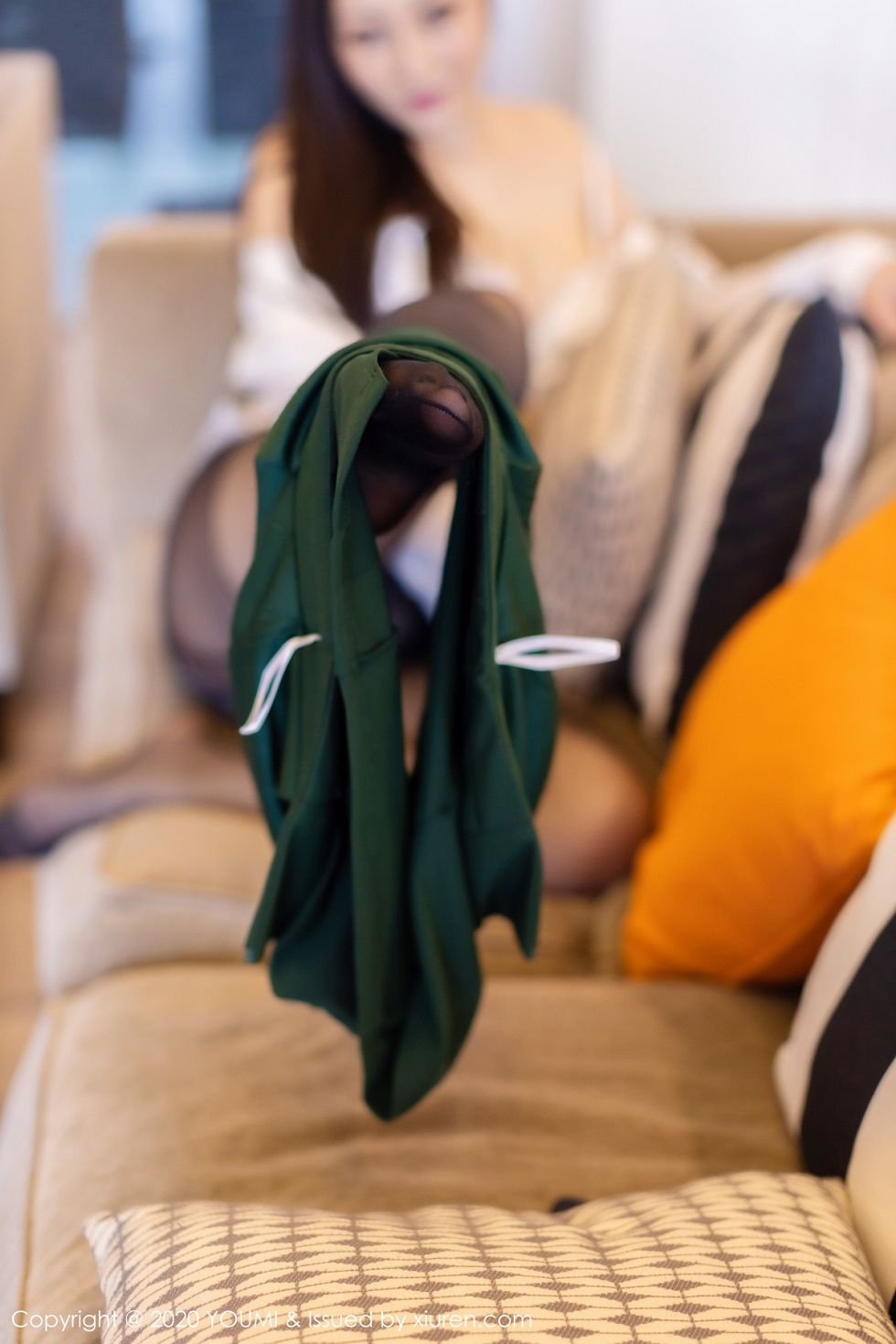 [YouMi尤蜜荟]Vol.454_女神妲己普吉岛旅拍私房内衣极致黑丝秀丰乳肥臀诱惑写真93P