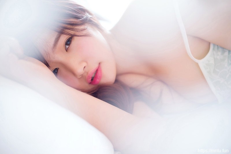 美乳三姐妹赤裸裸的性感诱惑