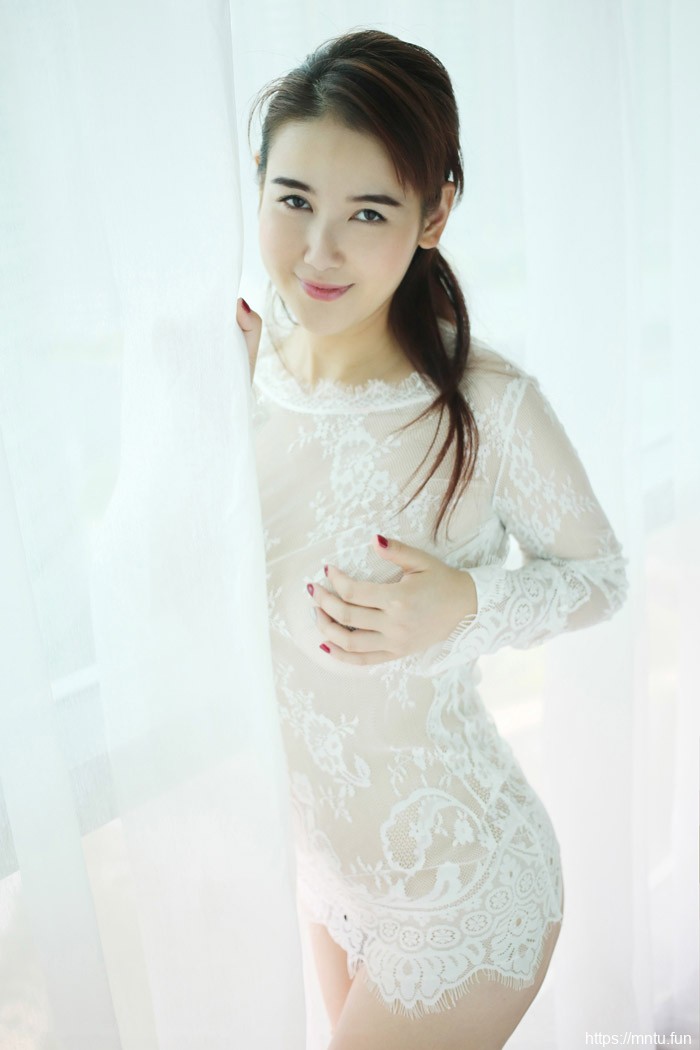 性感少妇时尚开胸旗袍双乳白皙迷人